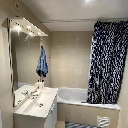 Apartment Applause *