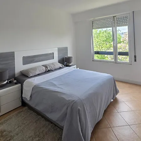 Apartment Applause *