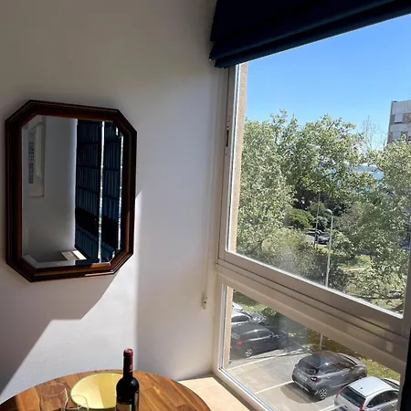 Apartment Applause *