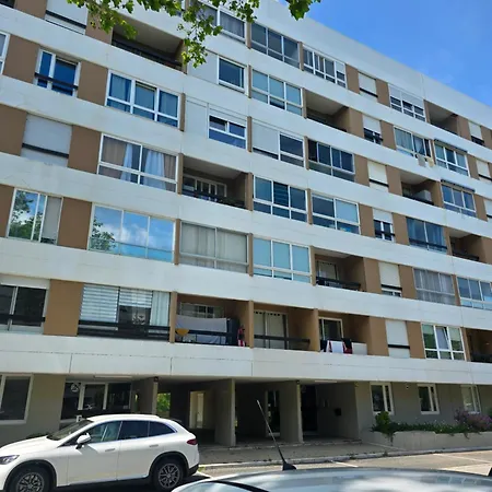 Applause Apartment