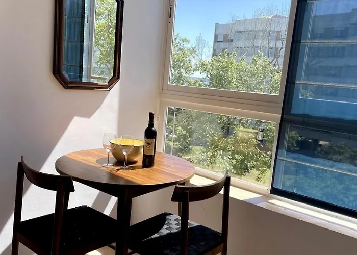 Applause Daire Oeiras